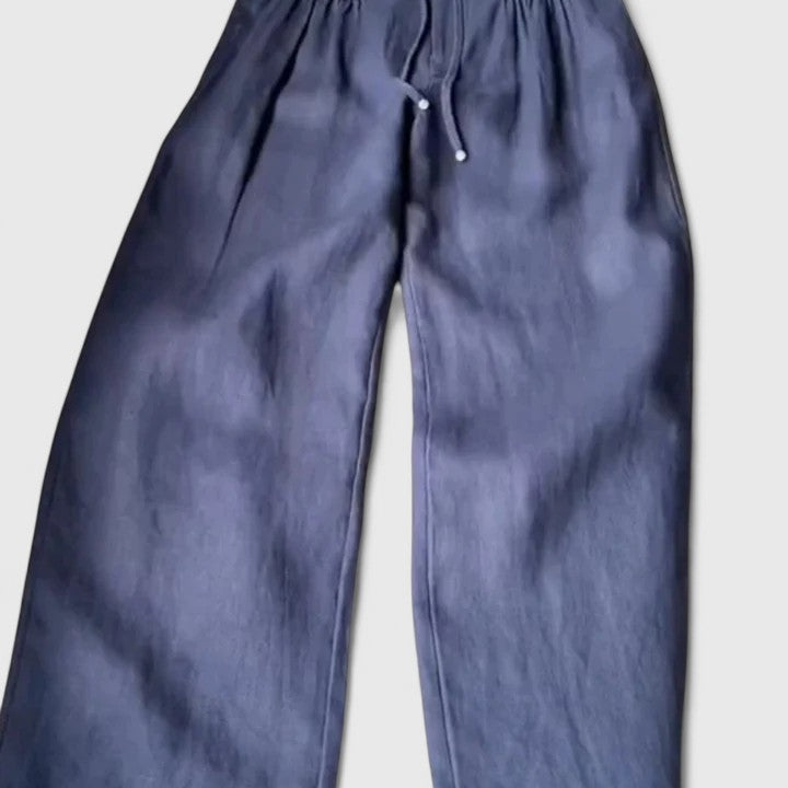 Chic Saree with Stylish Trousers for Any Occasion