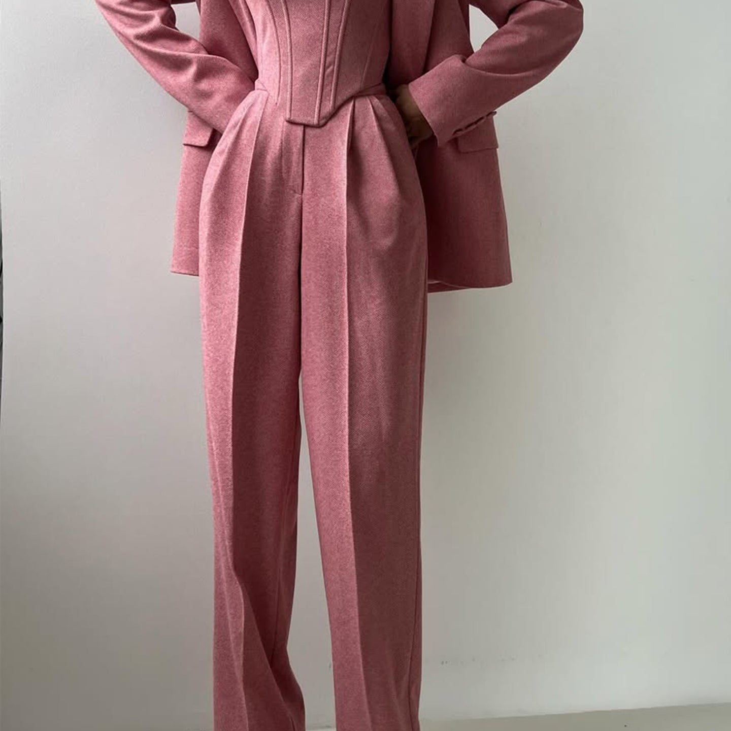 Chic Women's Three-Piece Suit: Blazer, Corset, Wide-Leg Trousers for Stylish Occasions
